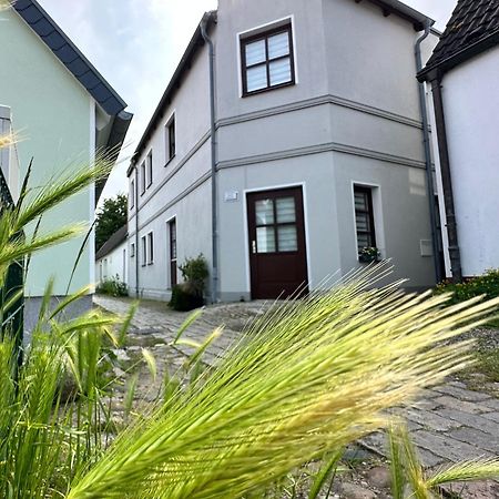Ferienwohnung Am Strom Росток Екстериор снимка