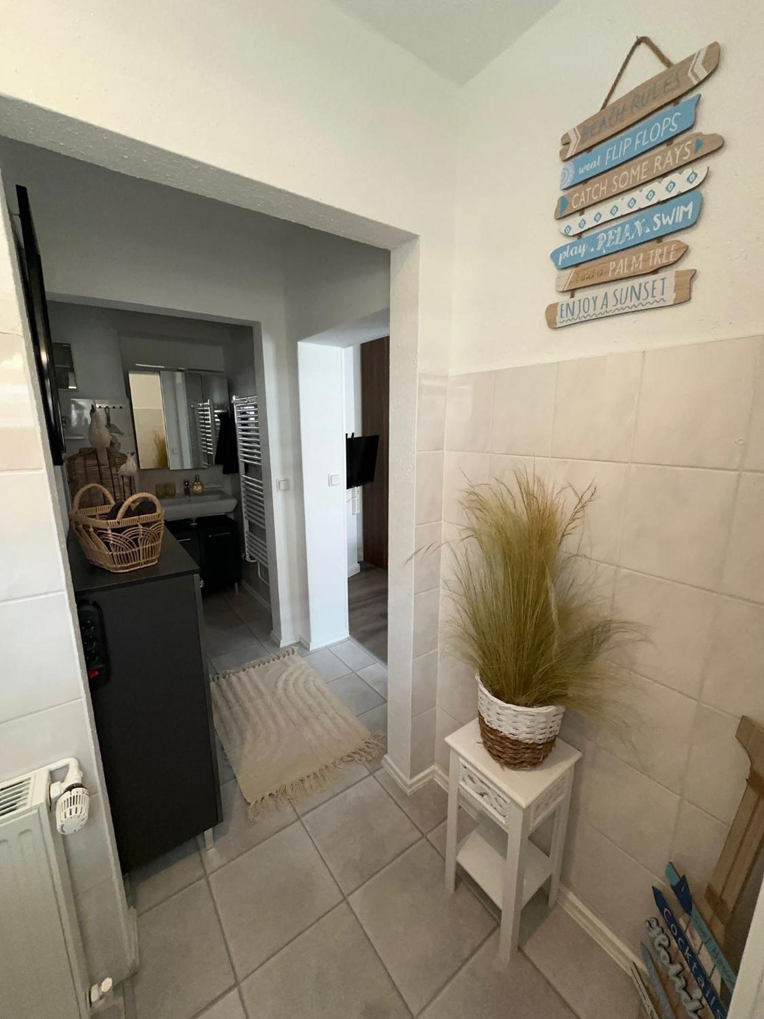 Ferienwohnung Am Strom Росток Екстериор снимка